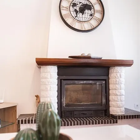Elegant And Spacious 3 Bedroom 3 Bath 10 Mins To The Sanctuary!!