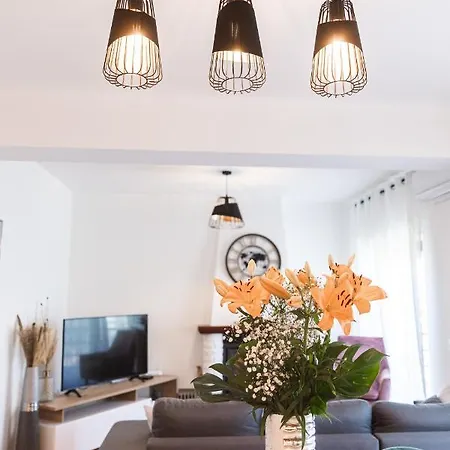 Elegant And Spacious 3 Bedroom 3 Bath 10 Mins To The Sanctuary!! Apartment Fátima