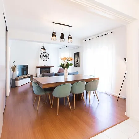 Elegant And Spacious 3 Bedroom 3 Bath 10 Mins To The Sanctuary!!