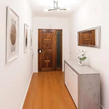 Elegant And Spacious 3 Bedroom 3 Bath 10 Mins To The Sanctuary!! Appartement