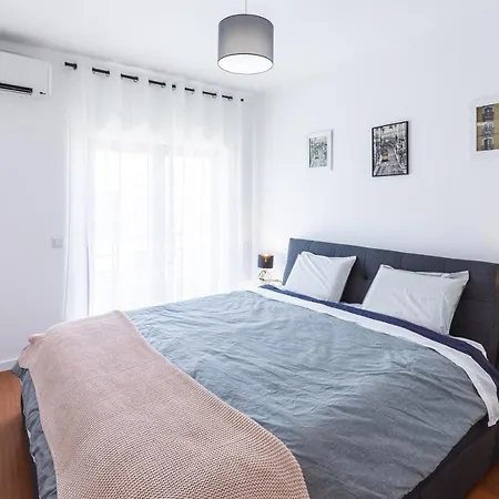 Elegant And Spacious 3 Bedroom 3 Bath 10 Mins To The Sanctuary!! Apartment *
