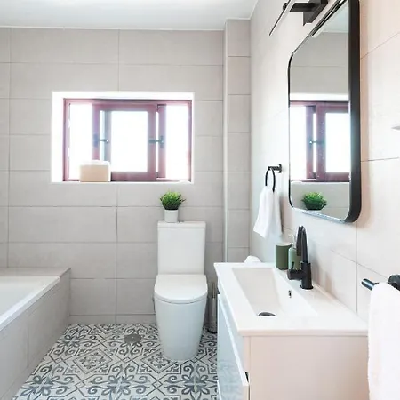 Elegant And Spacious 3 Bedroom 3 Bath 10 Mins To The Sanctuary!! Fátima